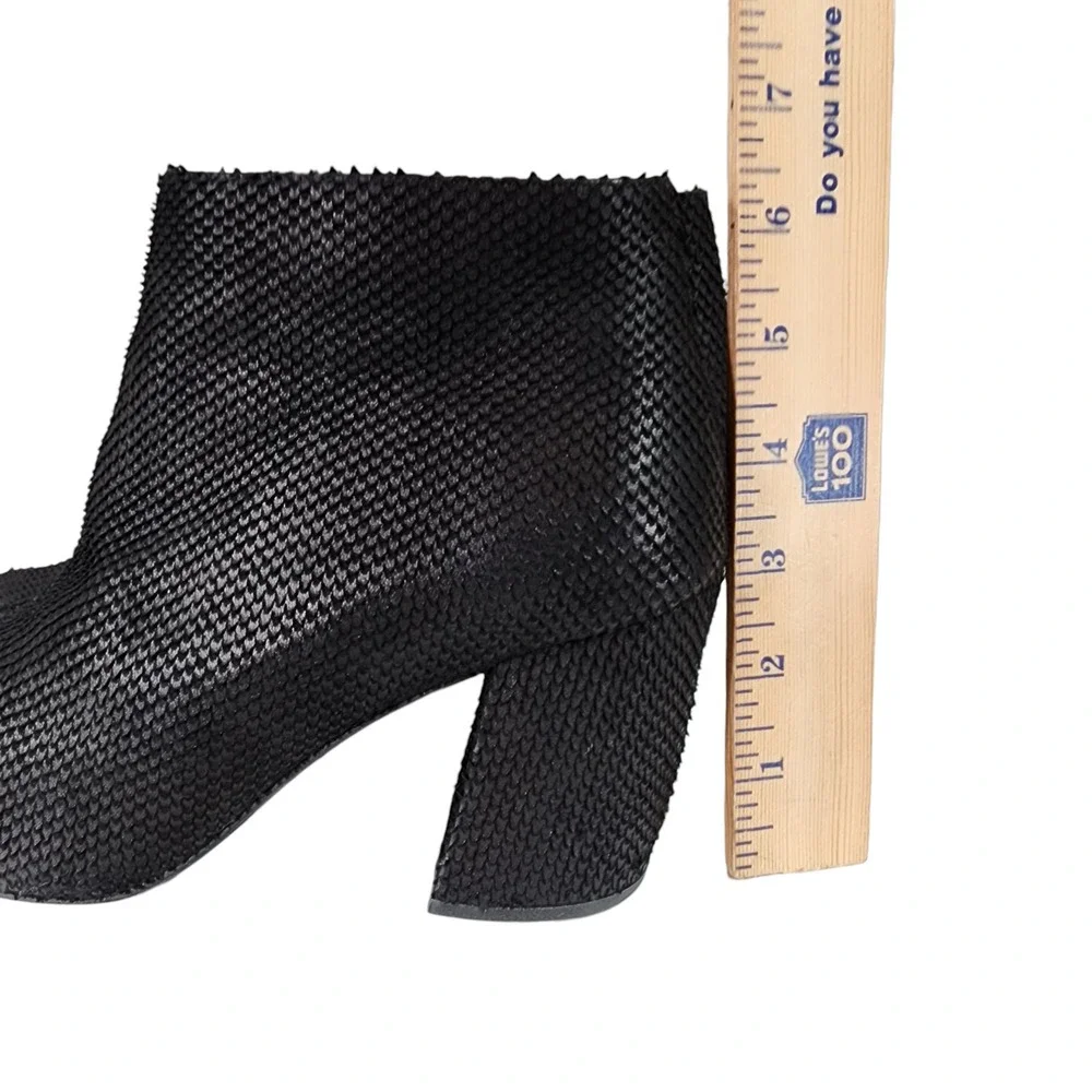Jeffrey Campbell Ankle Boot sz 9 Women Total Scales Fringe Black Leather Pointed